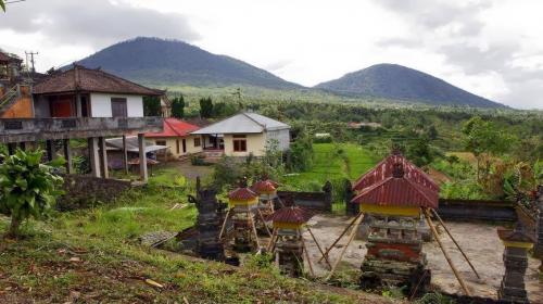 Wisata Alam dan Kepurbakalaan di Desa Batukaang